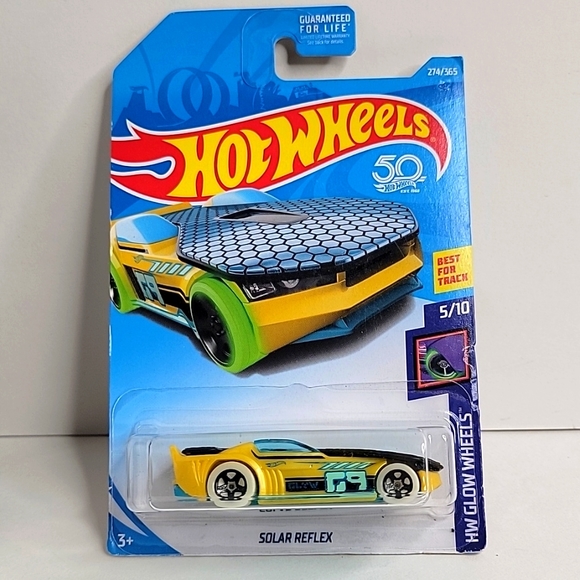 Hot wheels set of 3 cars... Glow Wheels.. - Picture 4 of 4
